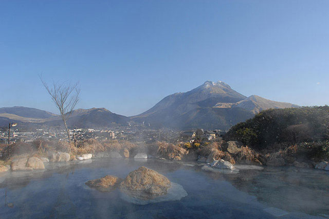 Suối nước nóng Yufuin ở Nhật Bản